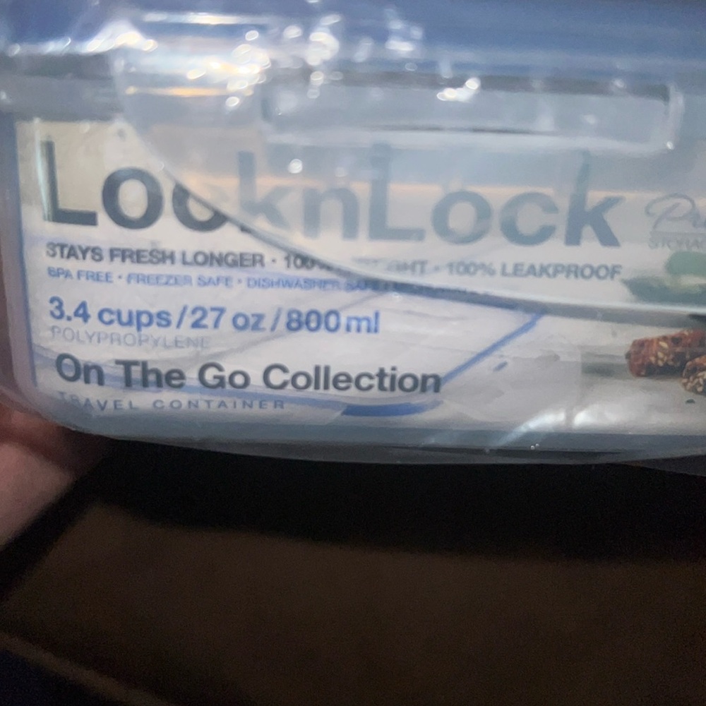 2 New LocknLock Food Storage Containers - Picture 3 of 9